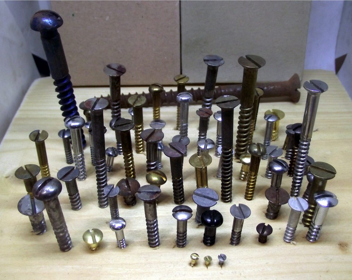 Details about   25 VARIOUS SIZE VINTAGE RUSTY BRITISH MADE COUNTERSUNK SLOTTED STEEL WOOD SCREWS 